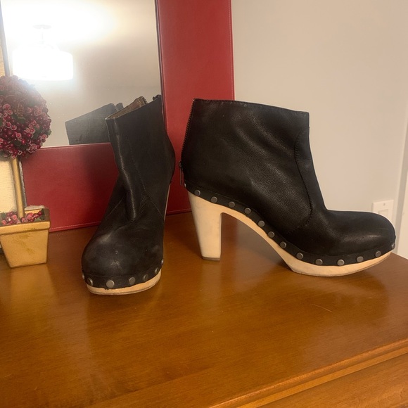 Cynthia Vincent wood platform bootie - Picture 2 of 7